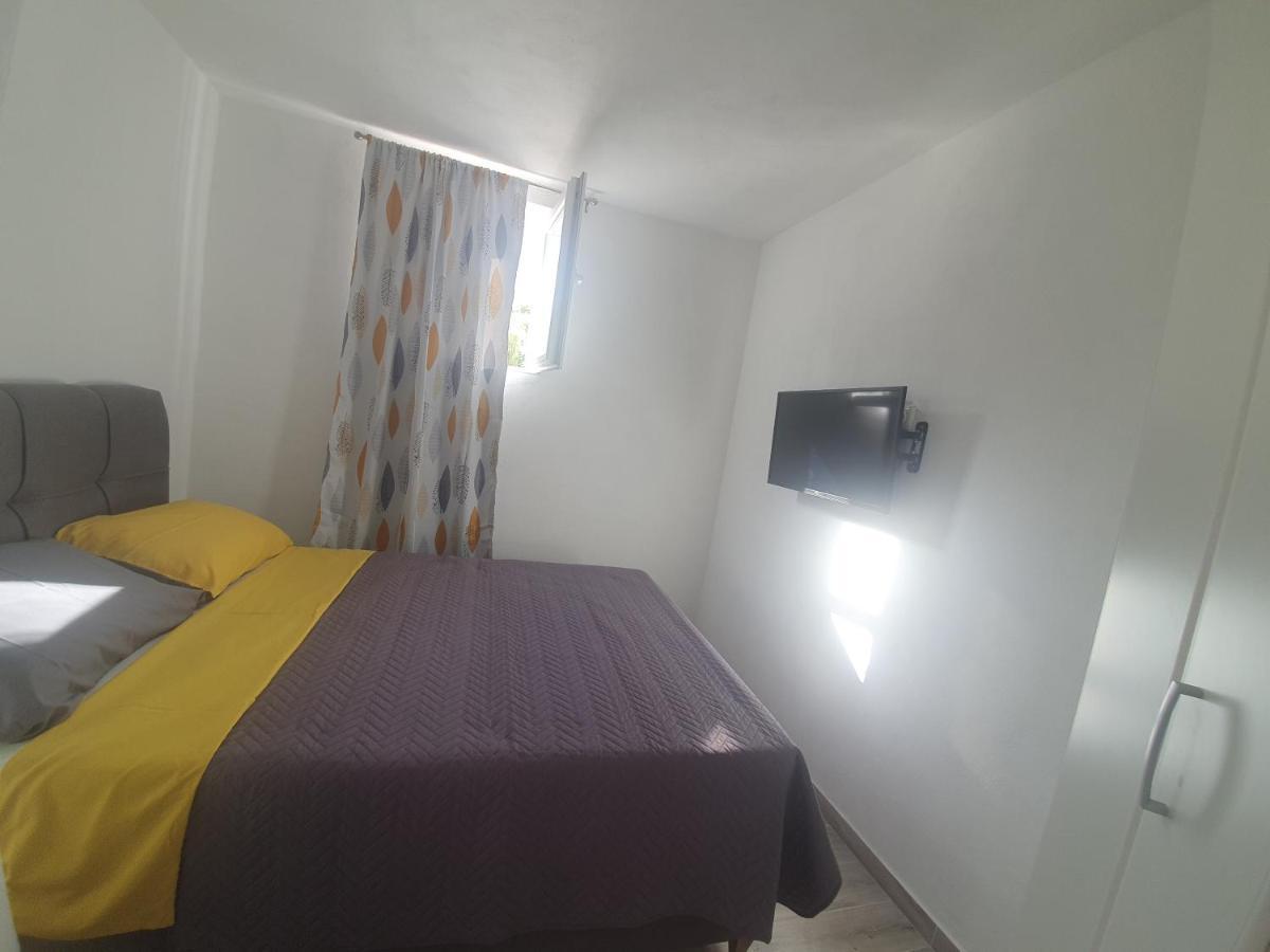 Appartement Amama à Brodarica  Extérieur photo
